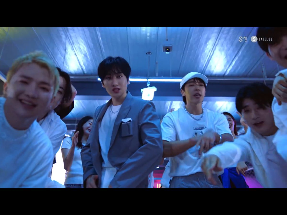 CUENCHEN's tweet photo. YouTube📽 https://t.co/ay0MbwV4yx 

#슈퍼주니어DnE #SuperJuniorDnE #BAD_BLOOD #SuperJuniorDnE_BAD 

@SJofficial
 
@AllRiseSilver
 
@donghae861015

💙💙💙💙💙💙💙💙💙 https://t.co/BBiGTYaEKC