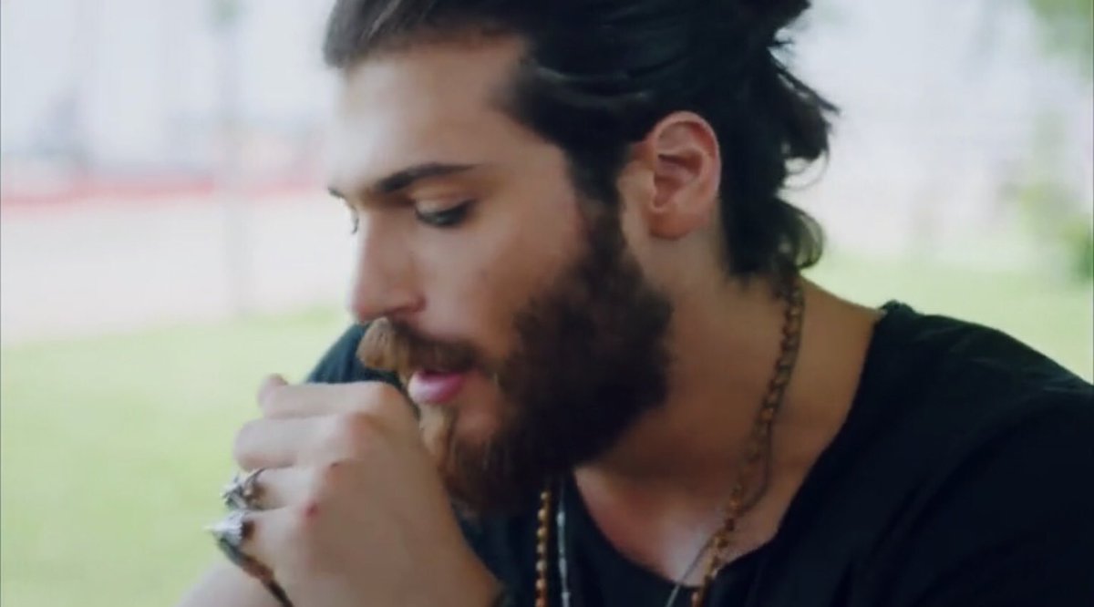 MariaGargano2's tweet photo. Ma Can geloso di Sanem già nella Bölüm 2?!😅😂😂❤️
È decisamente infastidito da quell’anello. 😬
(Comunque più lo rivedo e più mi piace, normale vero?)
#ErkenciKuş #DayDreamer #Camen https://t.co/XNj6jpVQc5
