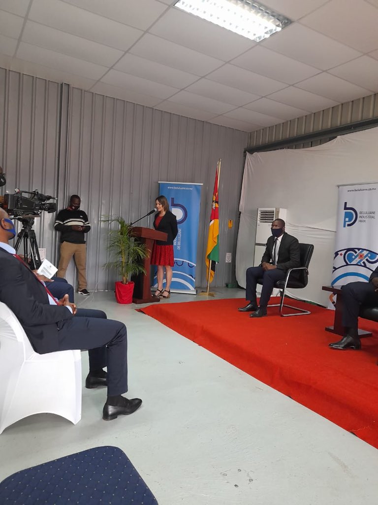 ASheppard_UK's tweet photo. Hoje tive a honra de participar na cerimónia de graduação de @JobaMoz @beluluane, com o Governador de Maputo Júlio Paruque. Promovendo oportunidades de emprego para jovens moçambicanos é uma grande prioridade do 🇬🇧 @NneNneUK @VickySeymour109 @UKinMozambique https://t.co/Kz5w6UytZL
