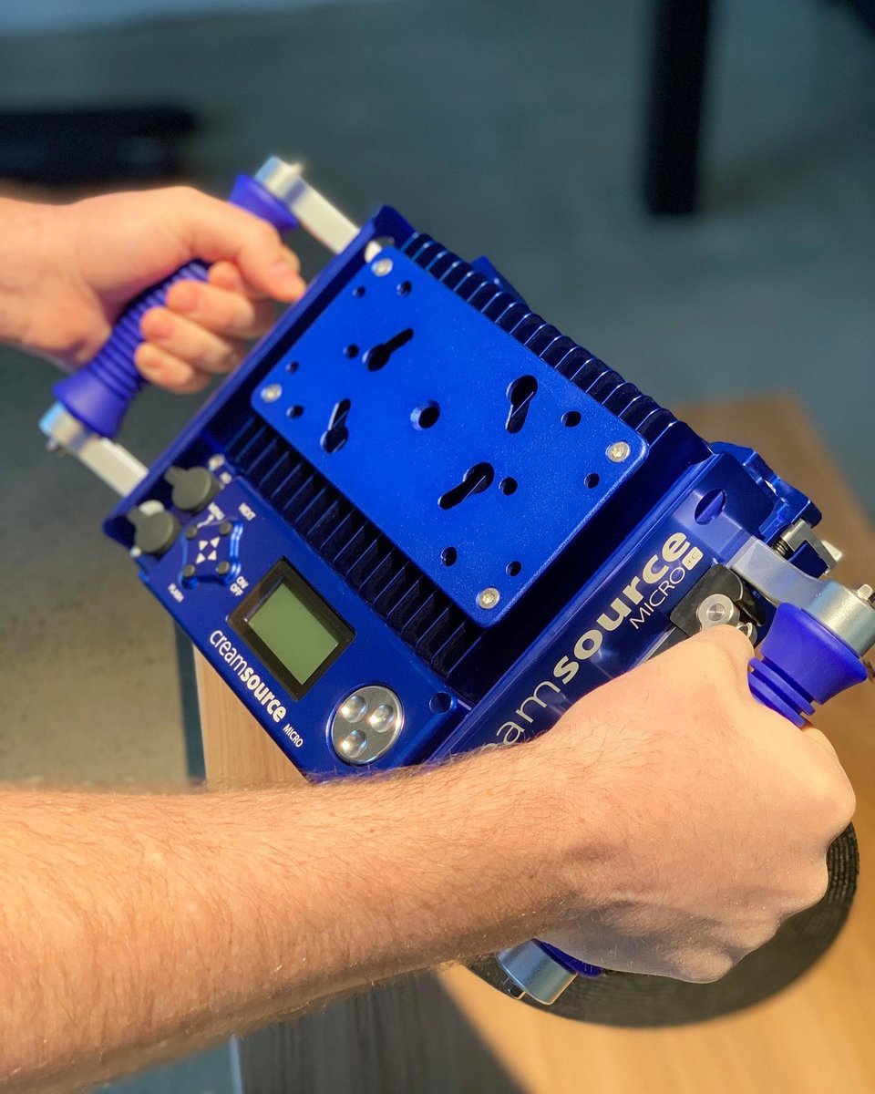 Creamsourceled's tweet photo. Gat a grip on the Micro Bender and Micro Colour with our Micro Grips as demonstrated by the team at @framelightau
. .
#gripandelectric #setlife #setlighting #ledlighting #grip #gaffer #gaffergrip #filmlighting #creamsourcemicro #filmtvlighting #setlighting https://t.co/EsCOMsYKpv