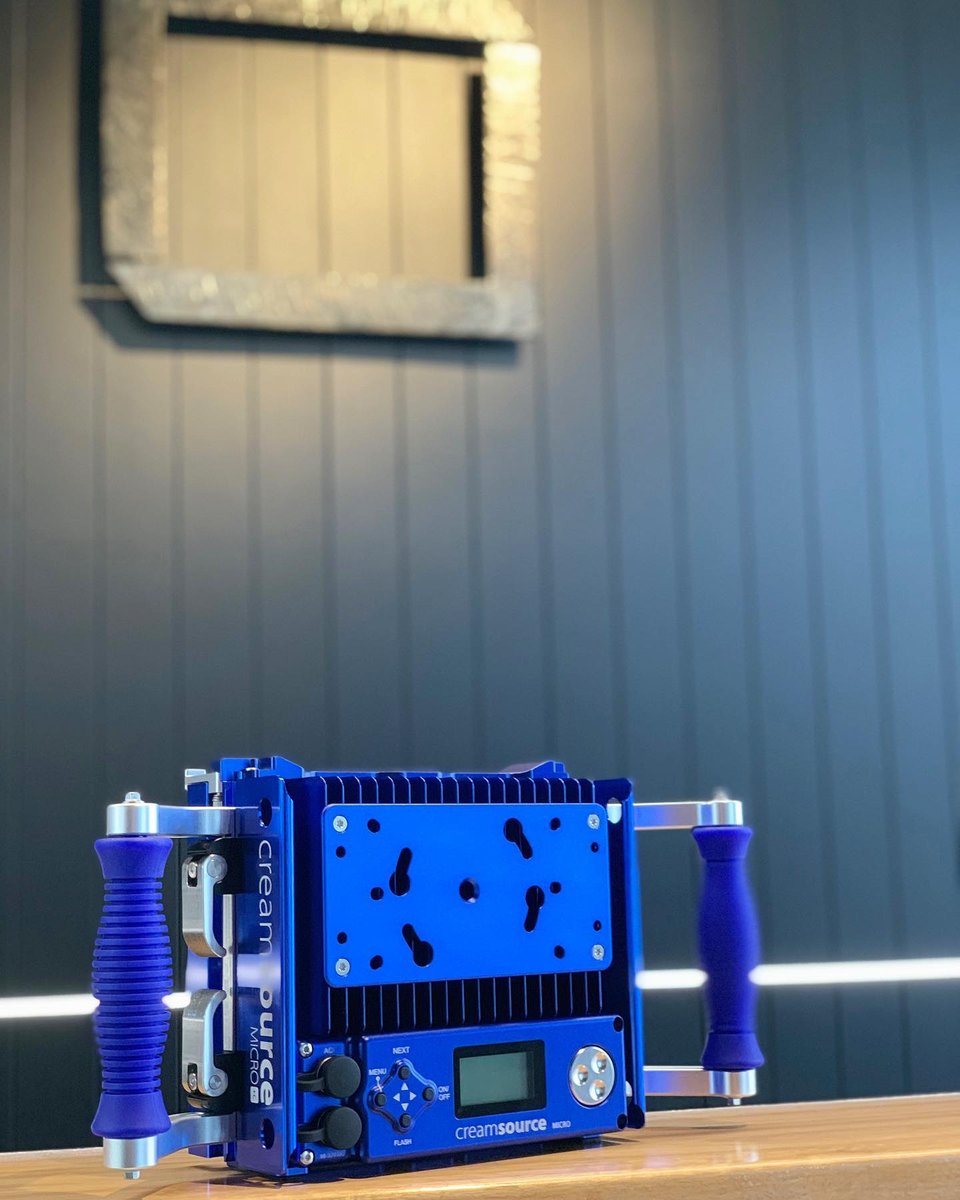 Creamsourceled's tweet photo. Gat a grip on the Micro Bender and Micro Colour with our Micro Grips as demonstrated by the team at @framelightau
. .
#gripandelectric #setlife #setlighting #ledlighting #grip #gaffer #gaffergrip #filmlighting #creamsourcemicro #filmtvlighting #setlighting https://t.co/EsCOMsYKpv