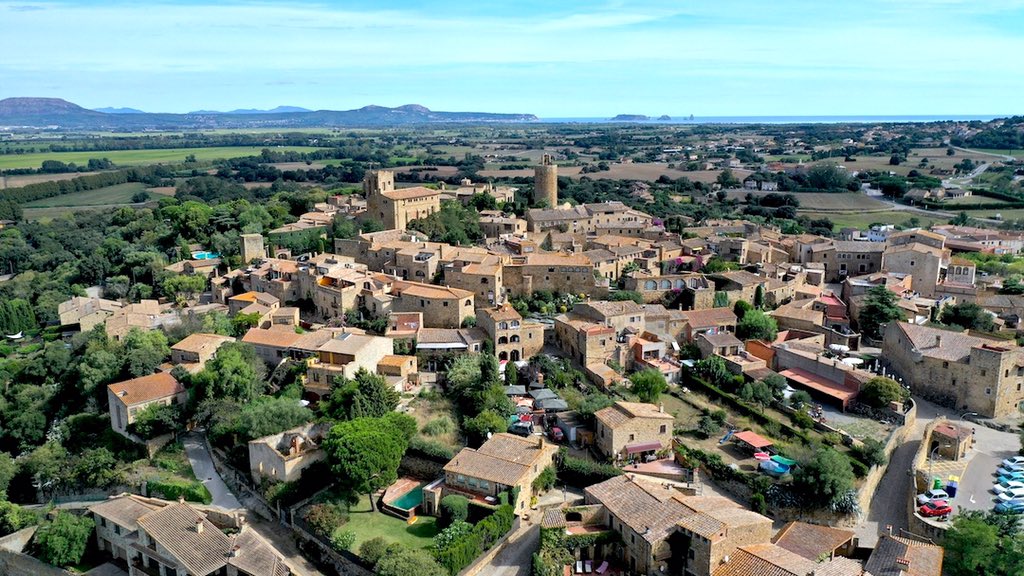 Pals

#pals #visitpals #poblesambencant #visitemporda #baixemporda #baixempordaturisme #girona #costabrava #igerscostabrava #descubreixcatalunya #aerial #drone #fotografiaaerea #dronephotography #aerialphotography #aerialvideo #dronepilot