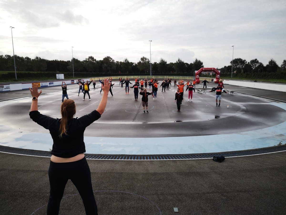 MaartenSport's tweet photo. Als mooi alternatief voor het niet doorgaan van de No Limit Challenge van de afgelaste triatlon, doen 20 deelnemers van @supercoolalmere met 20 sportmaatjes mee aan de Super Cool Challenge in Almere. Bootcampen, wandelen en fietsen zijn de activiteiten. @sportflevo https://t.co/BTaoQcmQwt