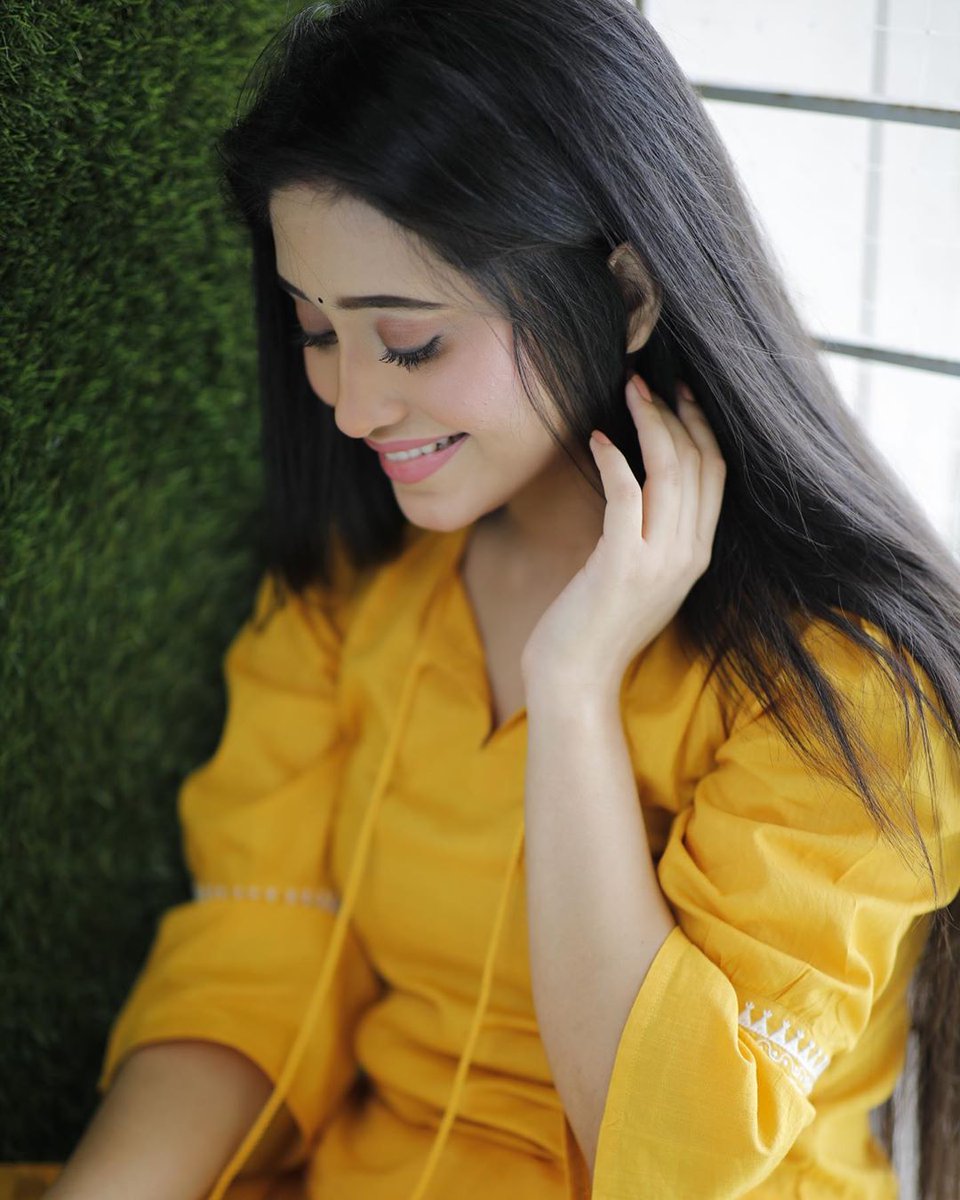 mytentaran's tweet photo. Who's your choice ?

#surbhichandna - RT

#ShivangiJoshi - Like

Both - RT, like and comment 

Also Read 👉👉👉 https://t.co/D9Yn1YaXRk   

#Tentaran #DrIshani #YehRishteyHainPyaarKe #YehRishtaKyaKehlataHai #Sanjivani2   #YRHPK #YRKKH https://t.co/MRAPYI1xSE