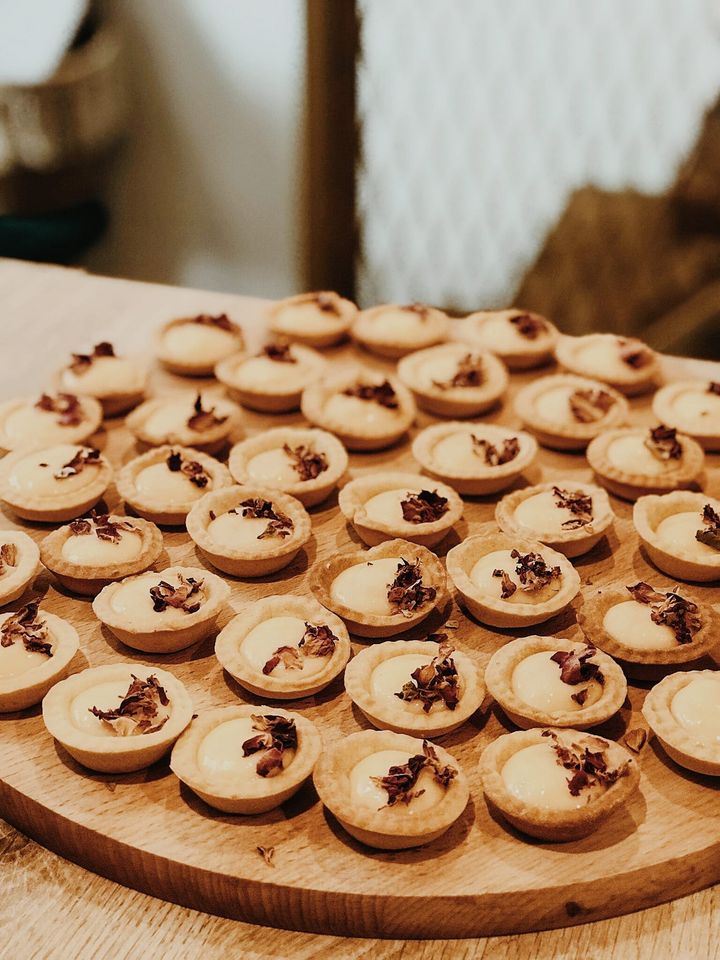 Mmmhhhh 😋
On vous met l'eau à la bouche de notre petit dej demain matin ! Tartelettes prune amande, energy balls peanut butter, cake citron et eau détox 🍪🍹
Dernière chance pour prendre sa place bit.ly/32W4dLQ
On clôture les inscriptions ! A demain :)

#marseille