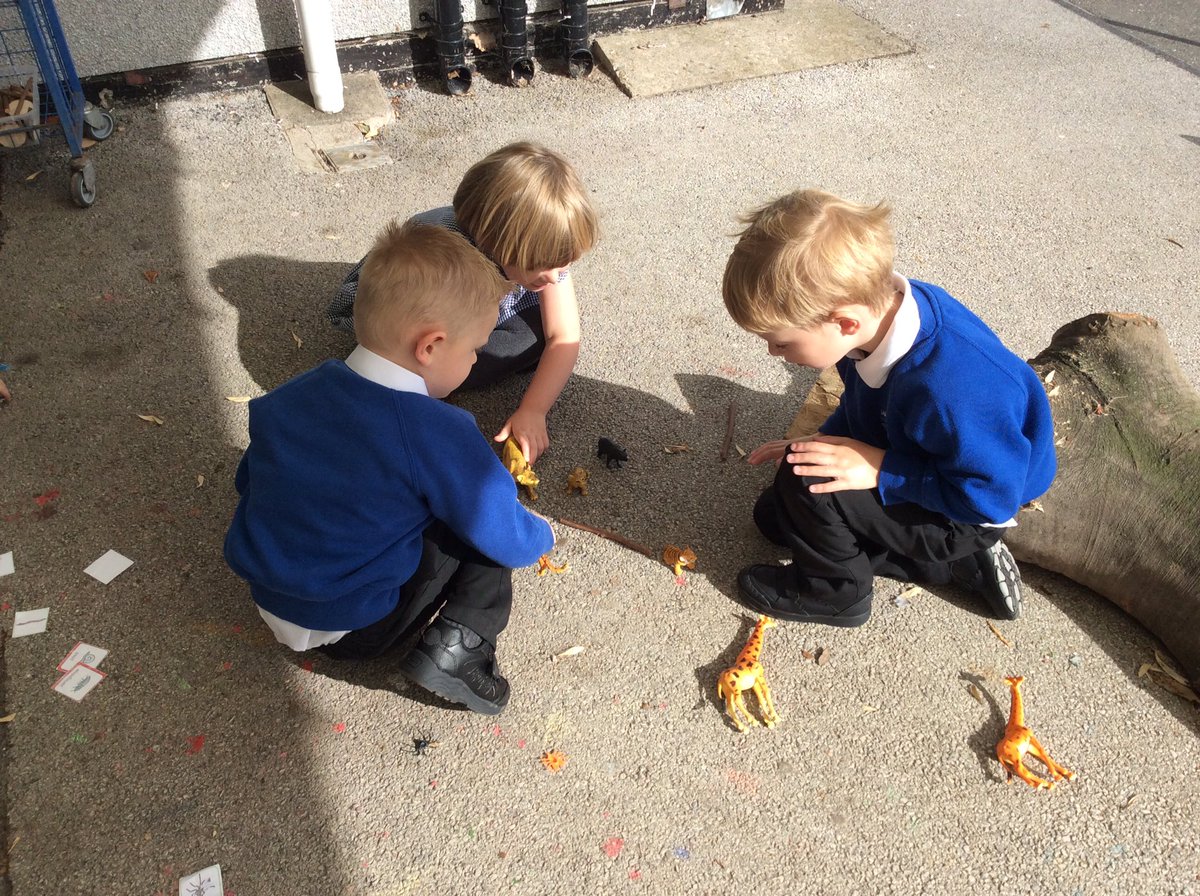 MrsHarveyLW's tweet photo. Another fantastic start to the day, we’ve been building, balancing and creating so far! Lots more still to come 😊 @MissDawleyLW https://t.co/oagHoLFaac