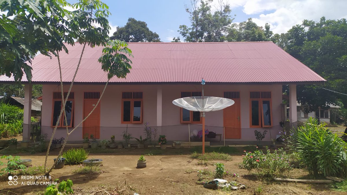 FKDB_2005's tweet photo. Indragiri Hulu, 04 September 2020

Alhamdulillah FKDB berhasil membangun 6 unit rumah tinggal untuk anggota FKDB wilayah Air Molek, Program bantuan rumah tinggal akan dilanjutkan untuk unit ke 7 &amp; 8 yg tepat di hari ini telah dilakukan peletakan batu pertama untuk pondasi tanah. https://t.co/yxxrrmNPU1
