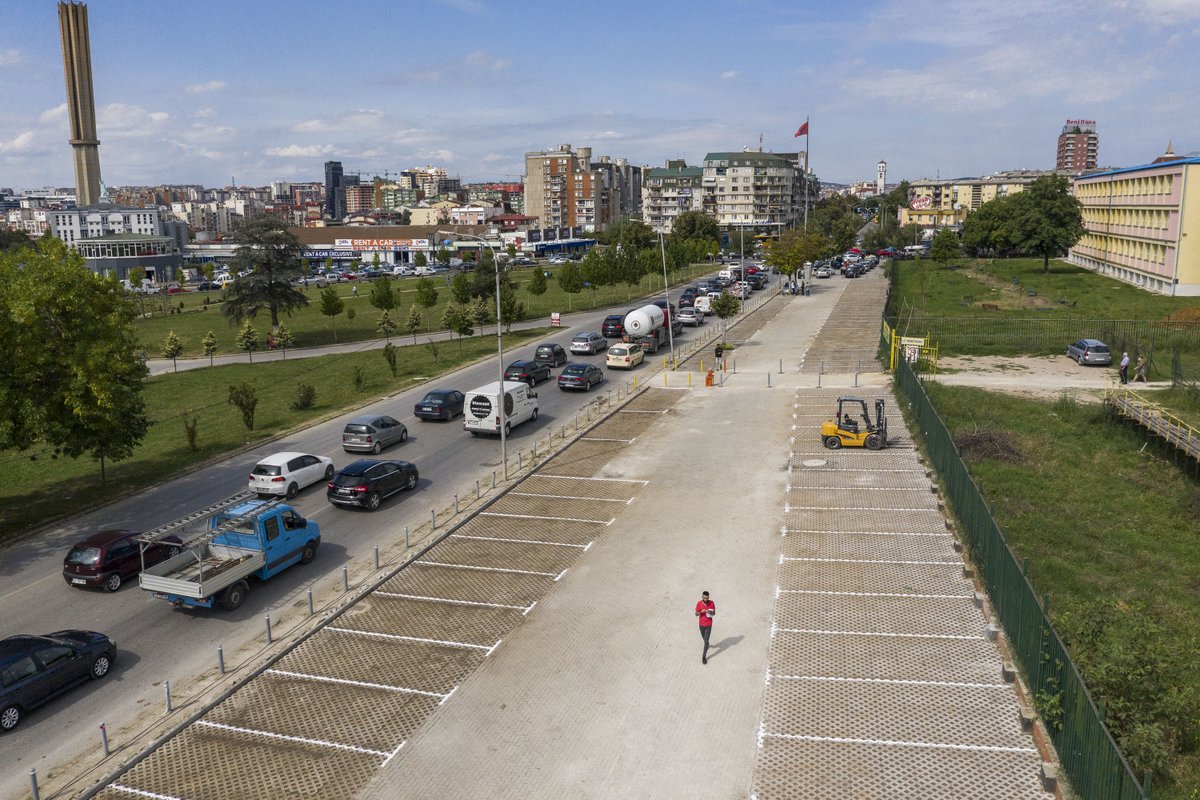 KPrishtines's tweet photo. Ndërmarrja Publike Banesore po punon në finalizimin e punimeve të hapësirës për parking pranë stadiumit “Ramiz Sadiku”. Parkingu me 120 vendparkim do të menaxhohet nga ndërmarrja “Prishtina Parking”
Me rend e rregull është edhe përditshmëri më e lehtë për të gjithë.

#prishtina💙 https://t.co/PoJTBo7RqU