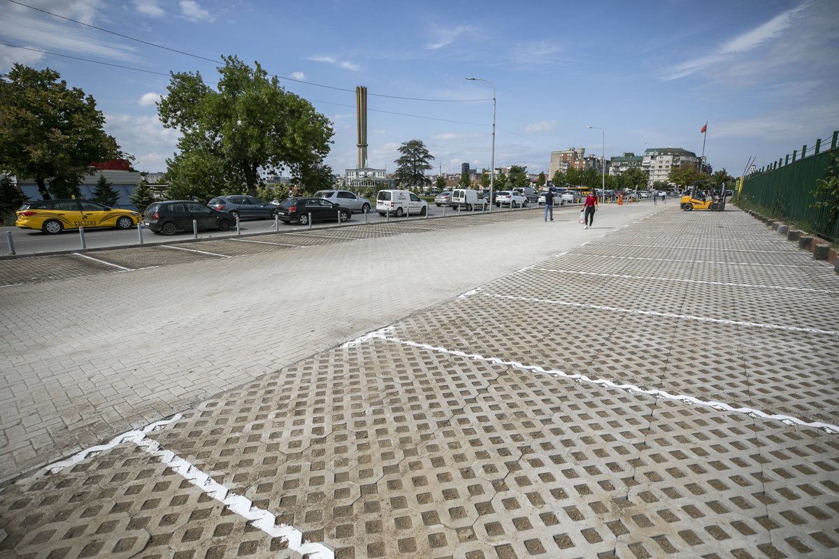 KPrishtines's tweet photo. Ndërmarrja Publike Banesore po punon në finalizimin e punimeve të hapësirës për parking pranë stadiumit “Ramiz Sadiku”. Parkingu me 120 vendparkim do të menaxhohet nga ndërmarrja “Prishtina Parking”
Me rend e rregull është edhe përditshmëri më e lehtë për të gjithë.

#prishtina💙 https://t.co/PoJTBo7RqU