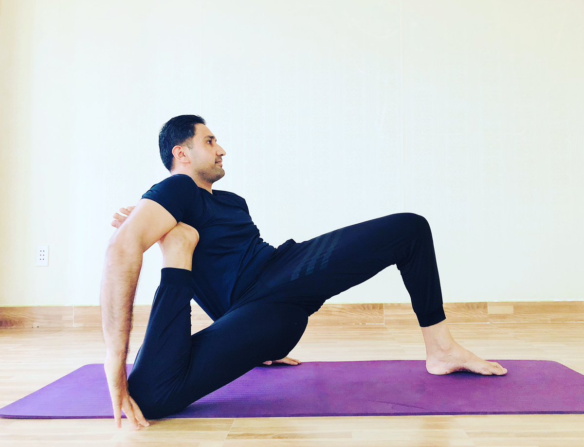 preetyogi's tweet photo. “Passion is energy. Feel the power that comes from focusing on what excites you.”
#yogachallenge #preetyogi #passionyoga #yogashivomqng #shivomyogadancequangngai #shivomyogaanddancequangngai #yogastudioshivom #preetyogi #quangngaiyoga #masterpreet #loveshivom #yogaflow #yoga https://t.co/8mKRSn6wzY