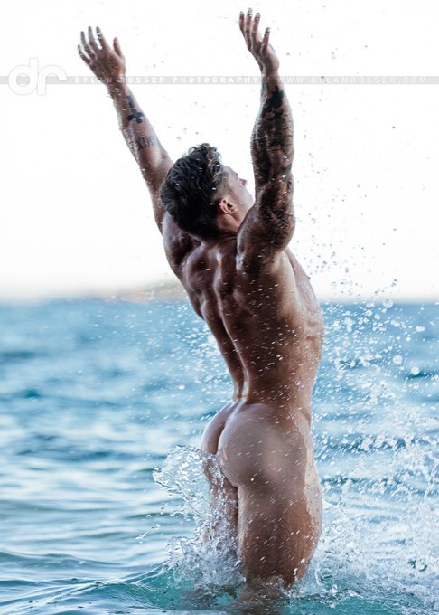GAEL... Full frontal at https://t.co/SOvtJjF7gt https://t.co/g24ePnRqyG
