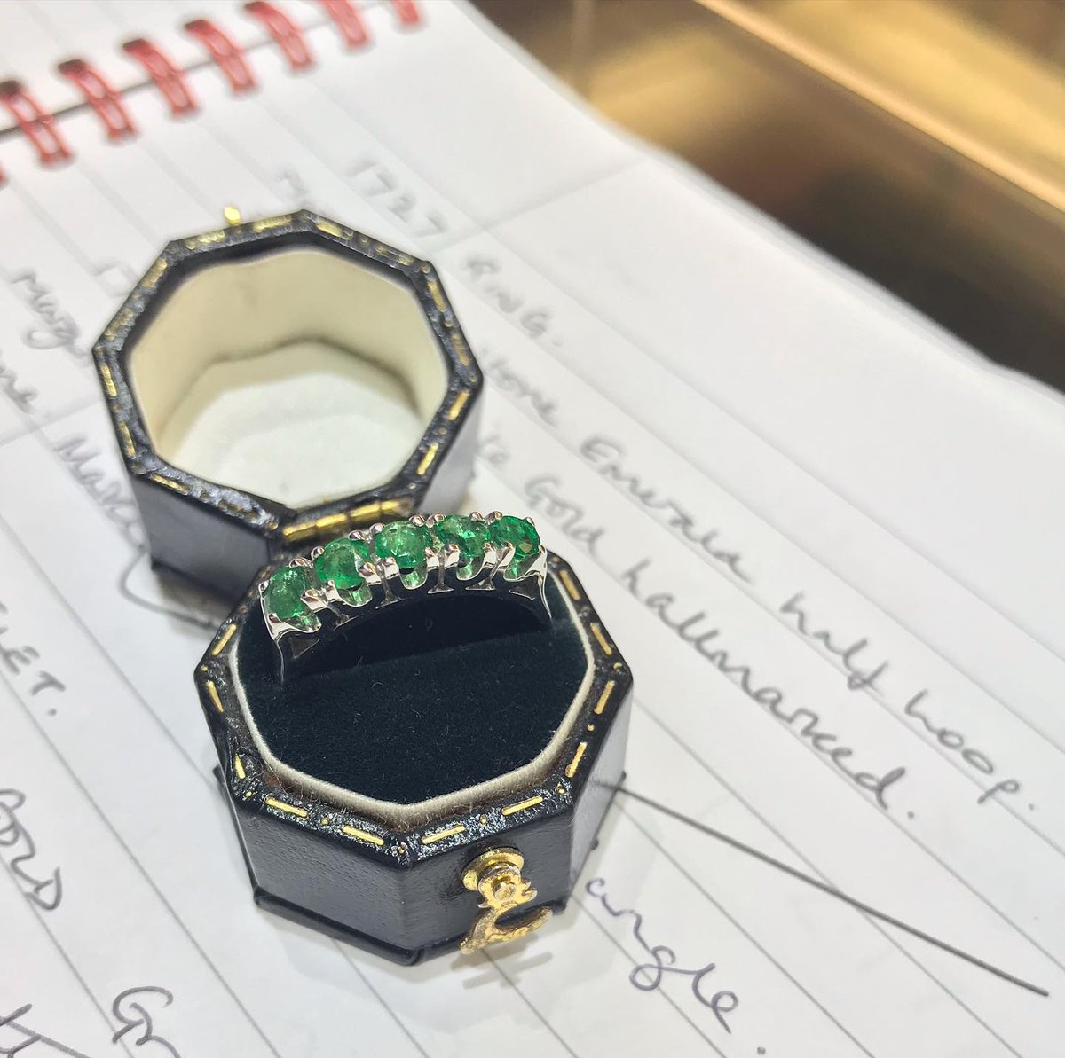 RJMJewellers's tweet image. Pre Loved 18ct White Gold Five Stone Emerald Ring💚Available in our Secondhand Selection in Store💍#prelovedjewellery #secondhandjewellery #hayling #haylingisland #shopsmall #jewelleryshop #familyjewellers #emeraldring #emeralds