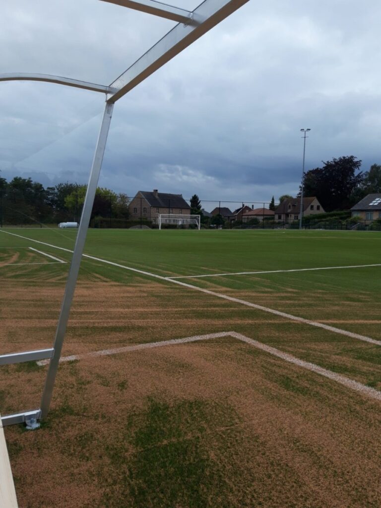 fcmoorsel's tweet photo. Het nieuwe kunstgrasveld aan de Vinkenlaan @fcmoorsel is klaar voor gebruik. Net op tijd voor de start van de competities! ==> https://t.co/rXoXJxBdnJ https://t.co/Ez6OQT89ST