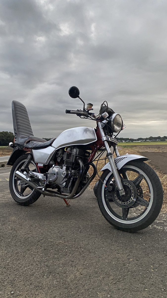 kazuki__710's tweet photo. 友達の大切なバイク盗まれました。
買って1週間もたってないです。
見かけたら連絡してくれると、有り難いです。。。拡散お願いします🙇‍♂️💦 https://t.co/JrsNGV7r3h