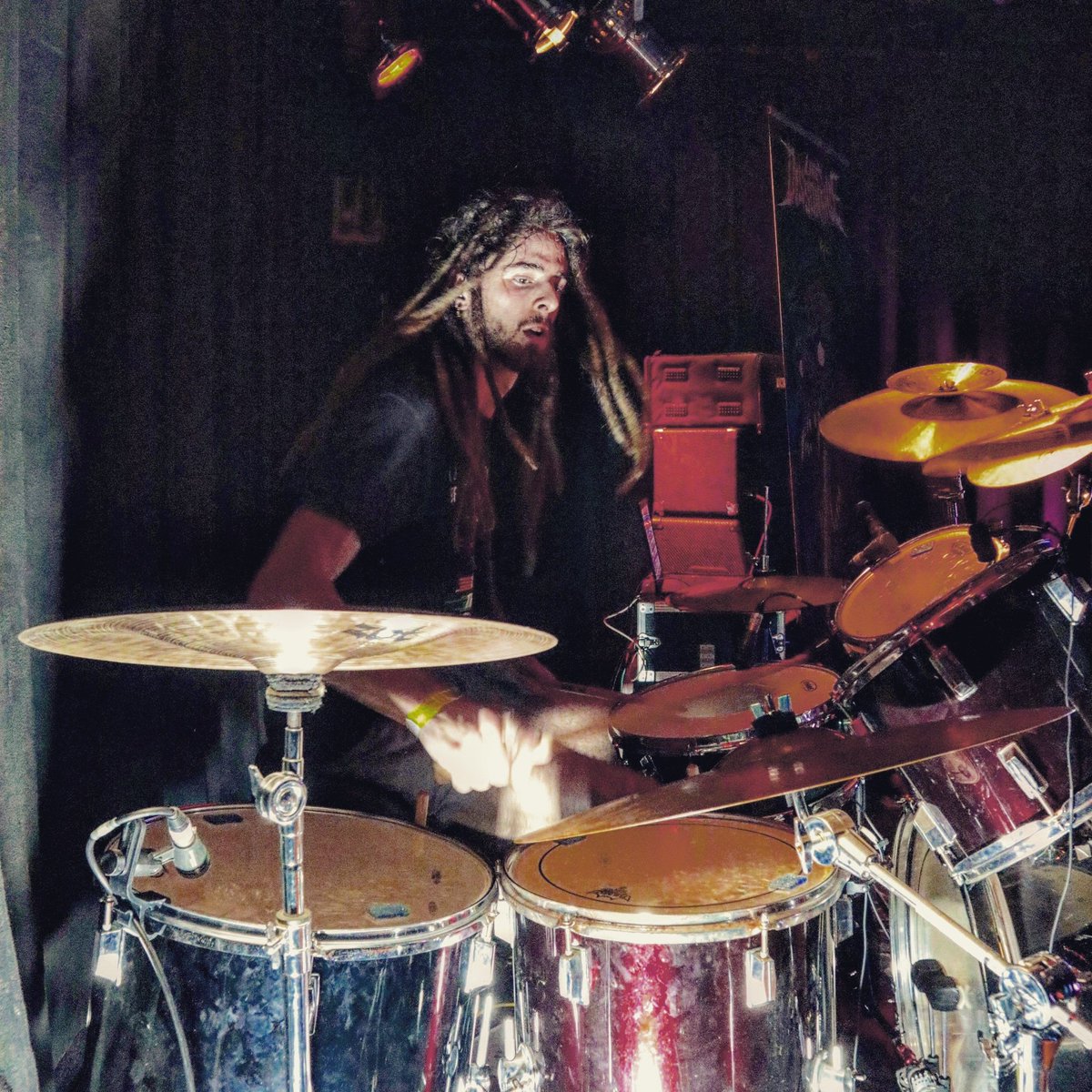 Nuestro batería hoy cumple años! 🎂🎉
Felicidades Nacho! !!🍰🎁🎈