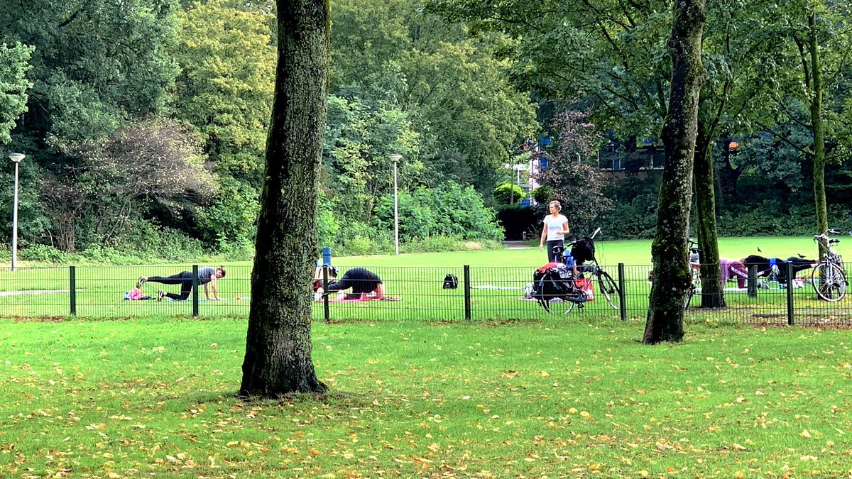 Tjerwerda's tweet photo. #amersfoort #groengordel #soesterkwartier het is een komen gaan van sportclubjes op het veld. Dit soort veldjes in een wijk moet blijven! https://t.co/FjJbTZfhN7