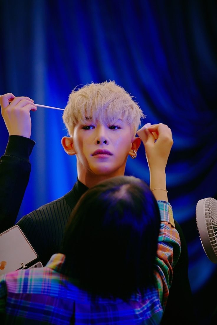 100toback's tweet photo. 나 기절해요 https://t.co/b64lM4wTIl