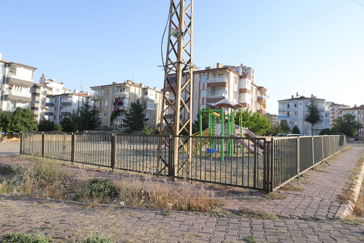 Hayırlı Sabahlar Gökkent 👋🏼😊

Her Cuma günü tespit her Pazartesi günü saha çalışması diyerek Melikgazi'mizde başlattığımız sonbahar temizlik uygulaması için sabahın ilk ışıklarında Gökkent mahallemizde çeşitli incelemelerde bulunuyoruz. Her güzel iş #MelikgaziyeDeğer