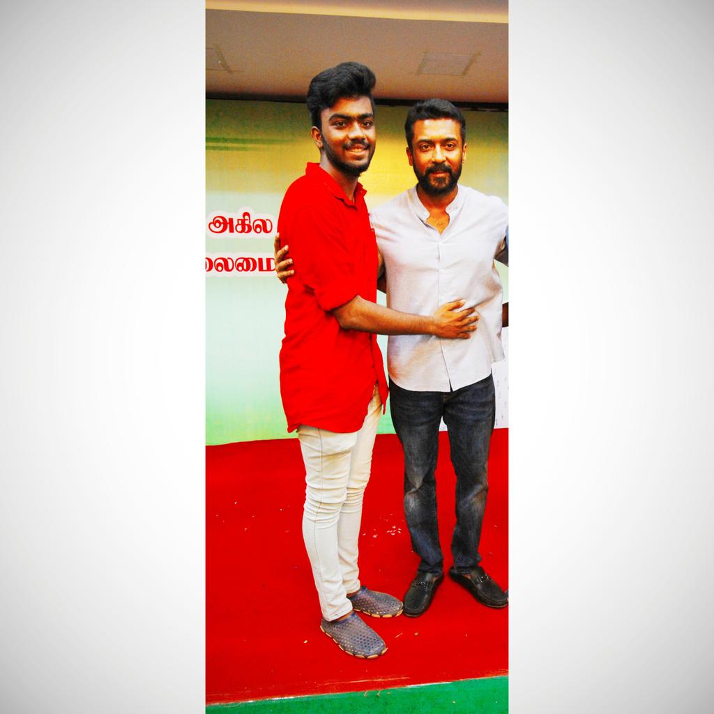 suryakishoreje's tweet photo. #Sep4th தலைவன் தரிசனம் பெற்றநாள்🔥

என் வாழ்க்கையில் மறக்கமுடியாத 
நிகழ்வு...♥️
@Suriya_offl 
"என் உயிர் இருக்கும் வரை உன் பெயரில் நற்பணி செய்வேன்🙏🏻 https://t.co/Vz2VofXXFY