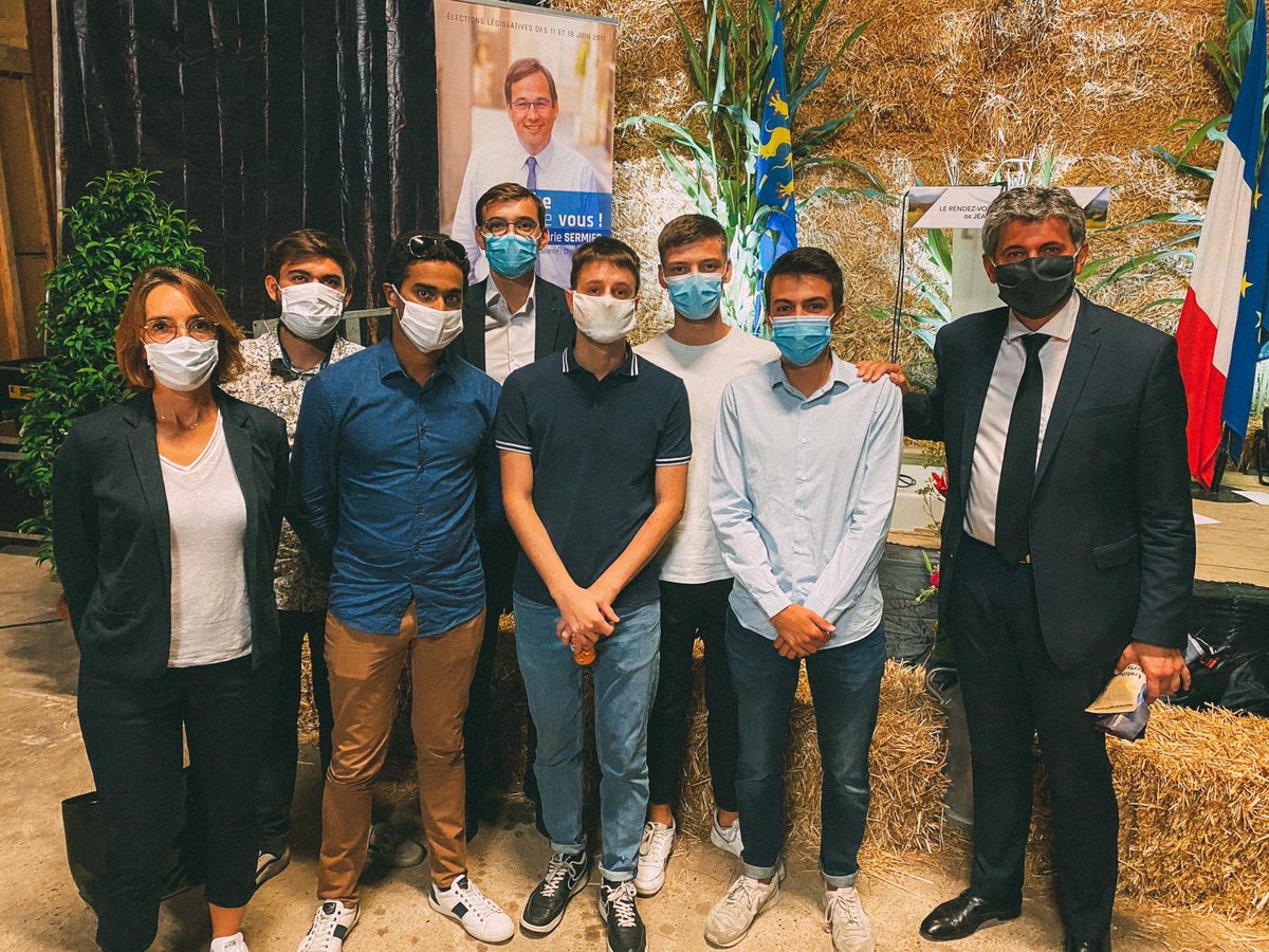 JeunesReps39's tweet photo. Quel plaisir de voir dans notre beau département du Jura @jmsermier et @gillesplatret annoncer leur candidature à la prochaine élection régionale. 

A cette occasion, nous avons eu le plaisir d’accueillir le Président de notre Mouvement, @ChJacob77. 👍🏻 https://t.co/oNodfKOikm