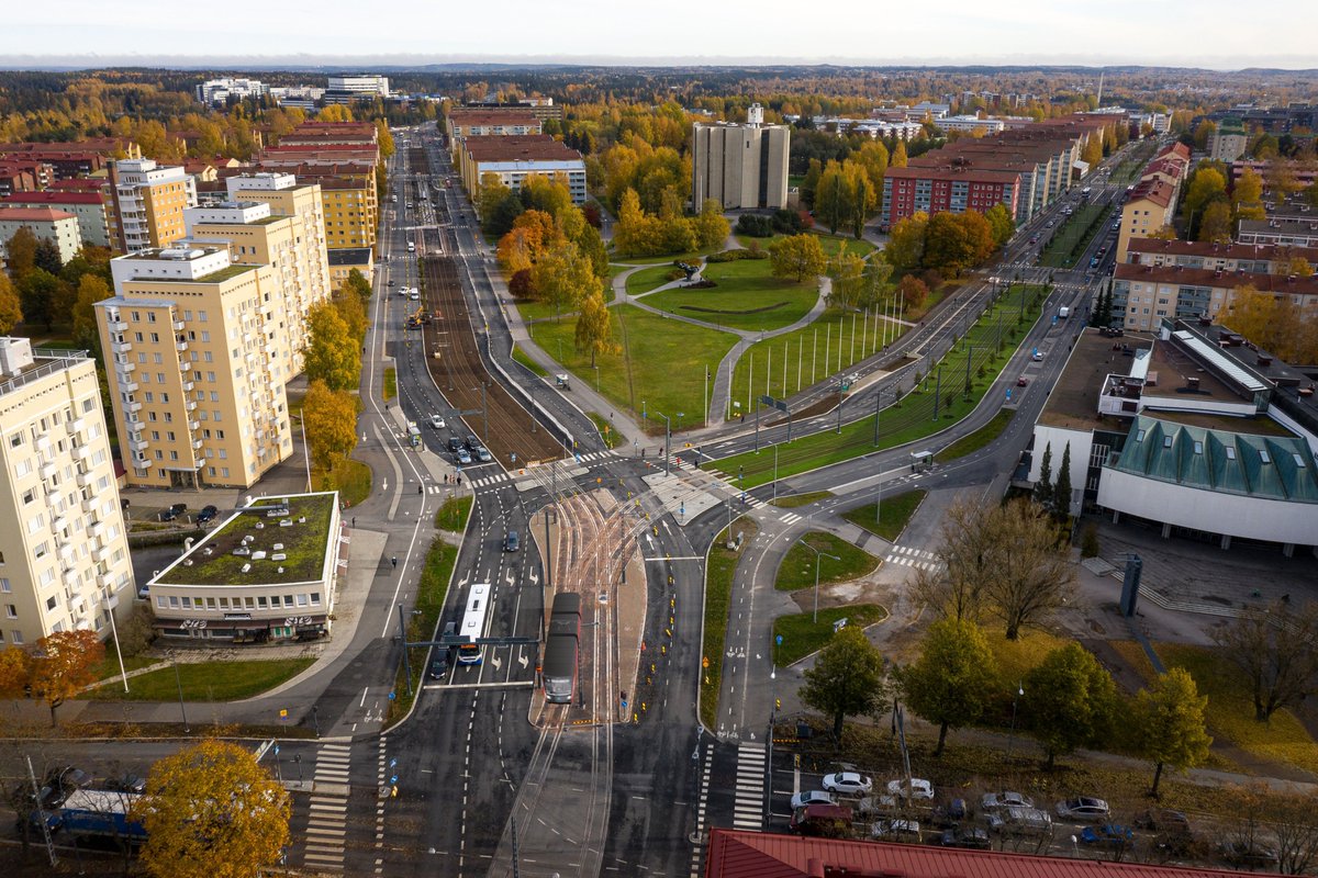 treratikka's tweet photo. Kohta koeajetaan kauniissa Kalevassa!!!😍Koeajot laajenevat 14. syyskuuta Turtolasta Kalevaan ja Itsenäisyydenkadulle. Testaamme rataa ja sen järjestelmiä #TampereenRatikka kanssa. Näin taas etenee #ratikantarina #treratikka #tampere #raitioitieallianssi https://t.co/Yhg4dkxRK9 https://t.co/h73K5A3uTu