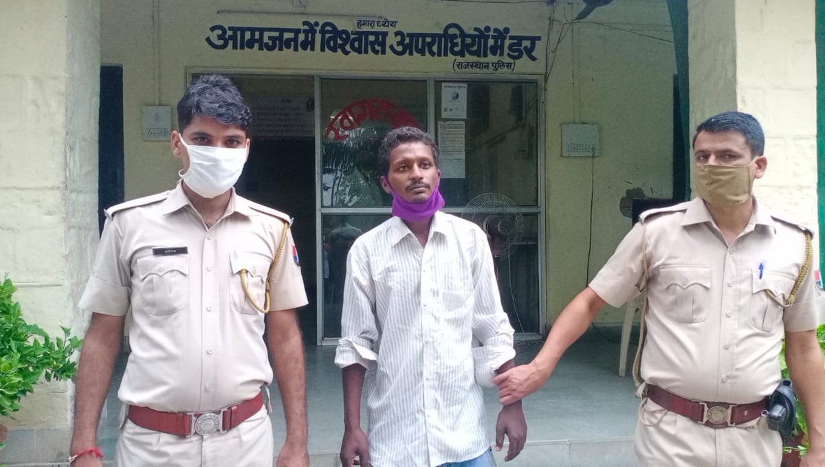 Thelaltain's tweet photo. #thelaltain_breaking
पिता की हत्या के वारदात मामले में बड़ा खुलासा 
पिता की हत्या का आरोपी ने की मासूम पुत्र की भी हत्या हालांकि मासूम पुत्र की हत्या मामले में नही दी किसी ने रिपोर��टआरोपी ने कुछ माह पूर्व अपने ही बेटे को उतारा था मौत के घाट जबकि कल पिता की हत्या के बाद किया था https://t.co/cJIPQo15RR