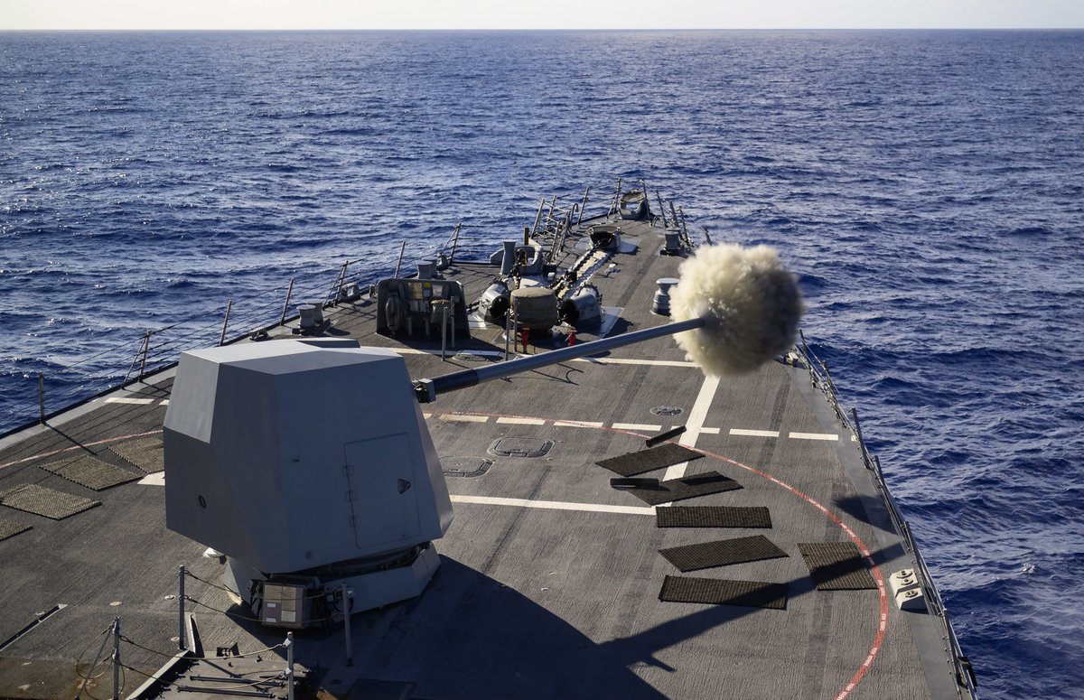 defpostmedia's tweet photo. #UNavy destroyer #USSChungHoon conducts GUNEX with #AusNavy frigate #HMASStuart during #RIMPAC2020. #DDG93 #FFH153

https://t.co/Hmz4UBtjGB https://t.co/QvZwOJprO4