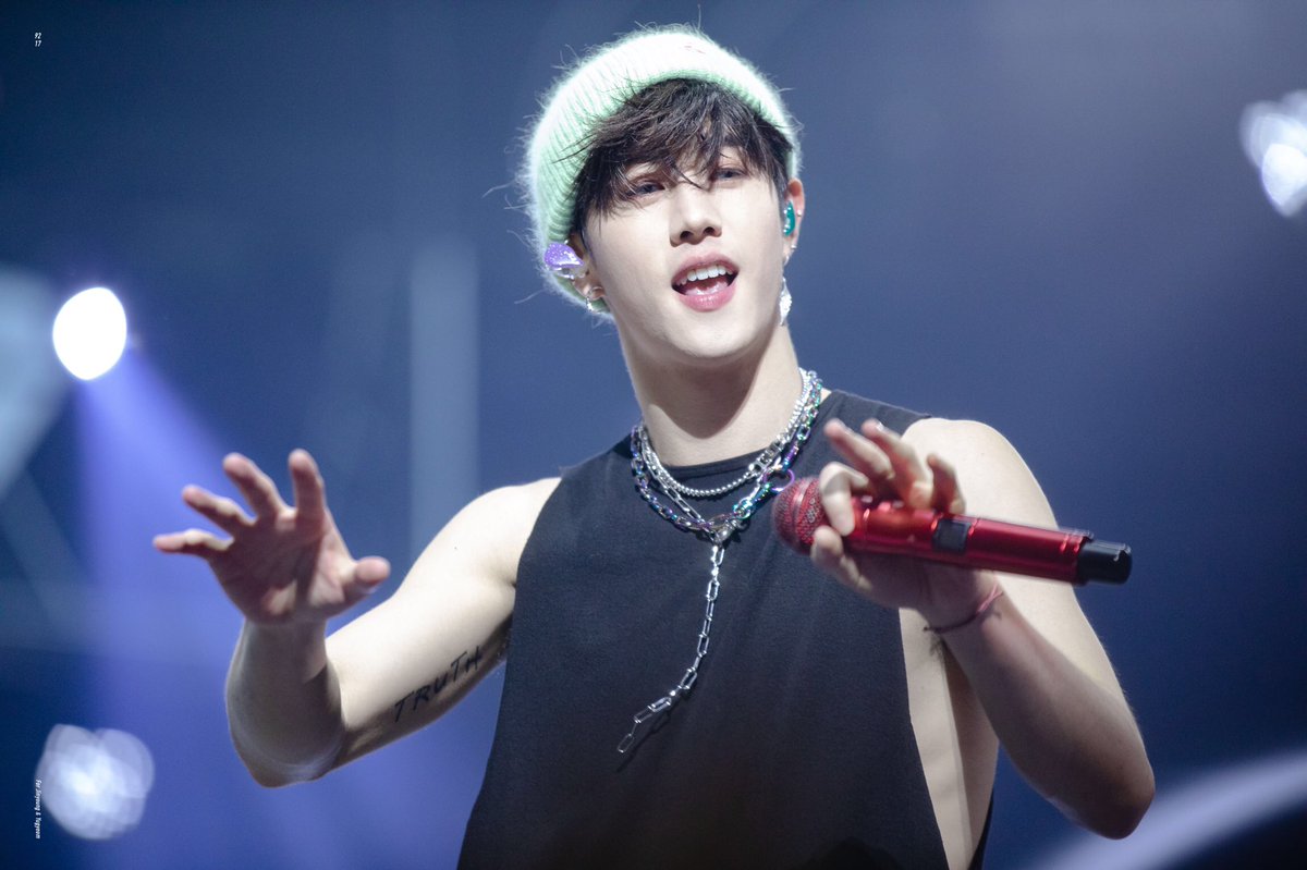 9217_pjykyg's tweet photo. Happy birthday Mark 🎁

#ForeverWithMarkTuanDay
#MarkTuan #마크 
#GOT7 #갓세븐 https://t.co/Ne82EnEomq