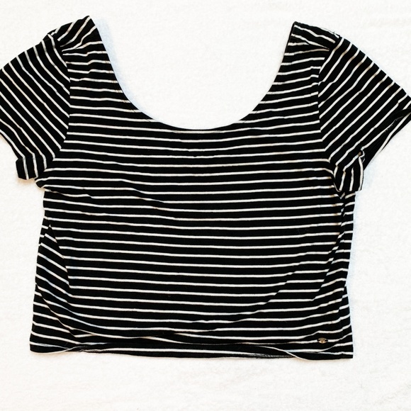 So good I had to share! Check out all the items I'm loving on <a href="/Poshmarkapp/">Poshmark</a> #poshmark #fashion #style #shopmycloset #toryburch #polobyralphlauren #americaneagleoutfitters: posh.mk/9chWdmYWu9