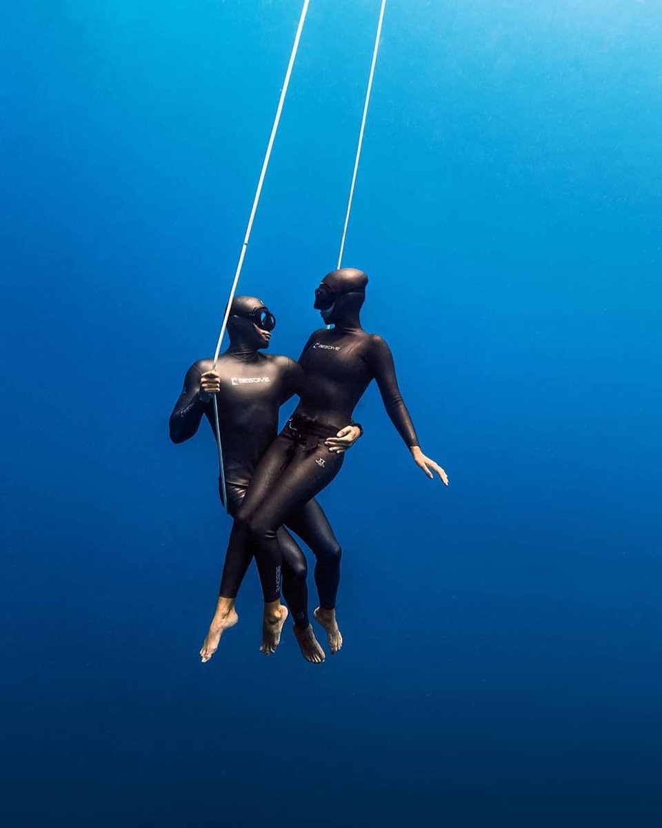khvetkevych's tweet photo. Deep Love 💙 Глубокая Любовь. https://t.co/KXIvD6WsrU #relationshipgoals #bestfreedivegear #sandfworld #diveeasy #deeperbluegram #angelsofthesea #nikonasia #freediverlife #uwshots #ПодводныйМир #nikon #d500 #kohtao #uwshots #freediving https://t.co/djYrPYfhrh