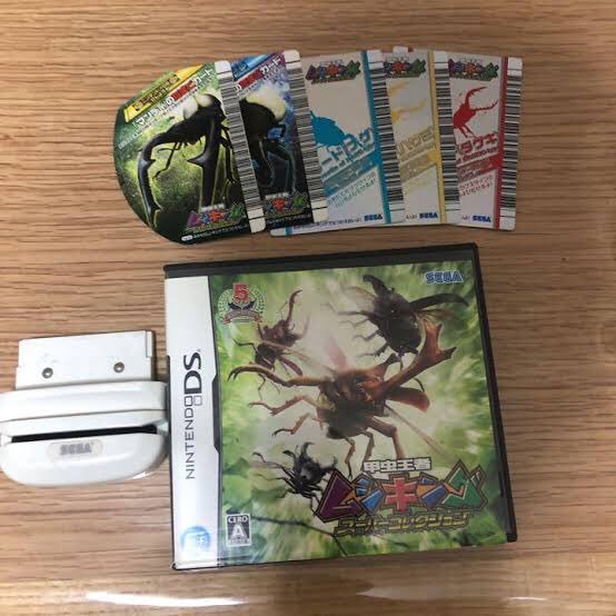 蜻蜓 ムシキングのds ゲームにそのソフトのために作られたgbaスロットにつけるアタッチメントがあるやつがあって そこにアーケードのカードをスキャンして遊ぶやつがあって