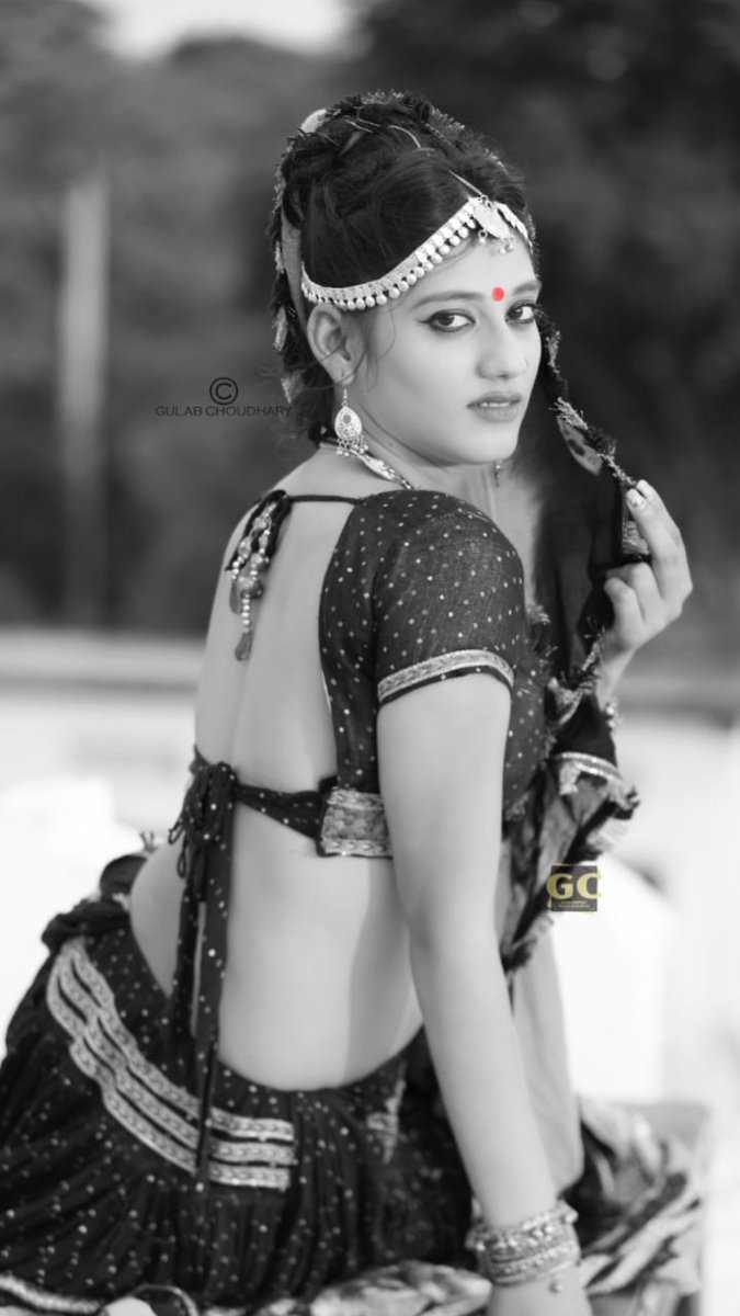 PriyaGu18987077's tweet photo. Thanku gulab ji😊😊 @mepriyagupta  #sonababu #priyagupta #director #directorgc #gcphotography #gc#rajasthan #jodhpur #swag #deshi #model #actress #photography #protfolio #fashion https://t.co/ngZg2vOByB