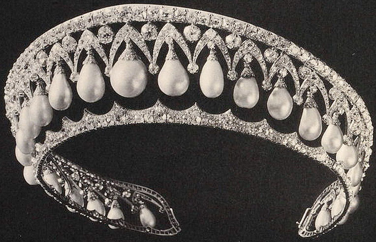 Day 5 : Empress Alexandra Feodorovna Drop Pearl Kokoshnik by Bolin. 1840. Diamonds and pearls. There is a replica (right). This tiara has a fascinating story.The family's property was confiscated by the Bolsheviks. It was first sold in 1927.