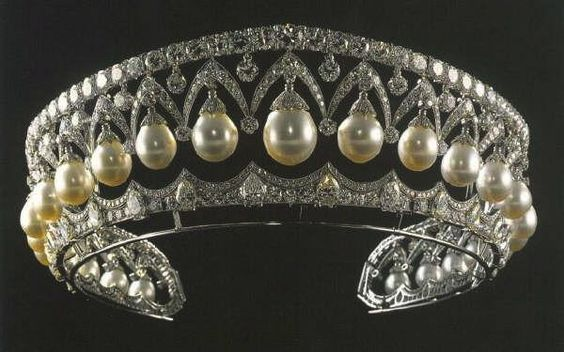 Day 5 : Empress Alexandra Feodorovna Drop Pearl Kokoshnik by Bolin. 1840. Diamonds and pearls. There is a replica (right). This tiara has a fascinating story.The family's property was confiscated by the Bolsheviks. It was first sold in 1927.