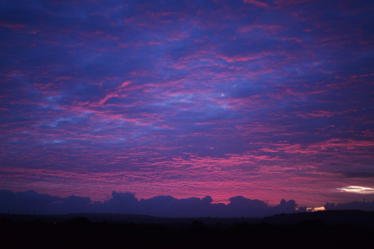 Dibbz86's tweet image. Fire in the sky.

#homeview #gardenview #grovesend #swansea

@kelseyredmore @Ruth_ITV @behnazakhgar @SteffGriff @meganeleri @CTywydd @ItsYourWales @WalesOnline @StormHour @ThePhotoHour @PicPublic @Sa4Magazine @BBCWalesNews