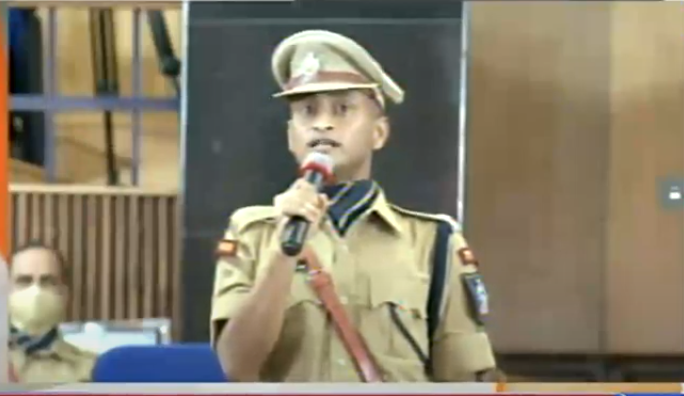 hmtvnewslive's tweet photo. #PMModi addresses young IPS officers via video conferencing during the ‘Dikshant Parade’
#YoungIPS #PrimeMinister #hmtvnewslive https://t.co/MJ3y1nLOvl