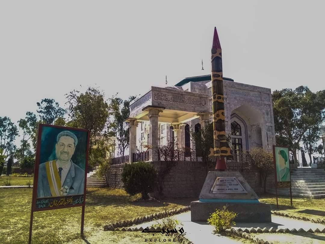 That wintry afternoon I and  @QaisarM01022464 prayed on a phoney grave, so does everyone who gets to visit this tombThis place was fairly recently built by Pakistan's famed Nuclear ScientistHis picture and replica of a ballistic missile named after dead Sultan adorn the place