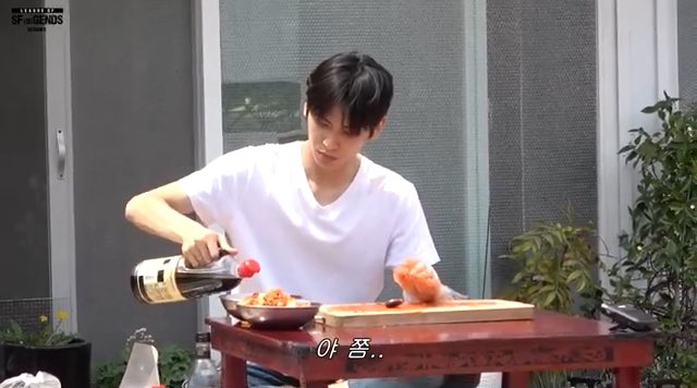he can also cook!! (he's just having troubles with cutting avocadoes sometimes)