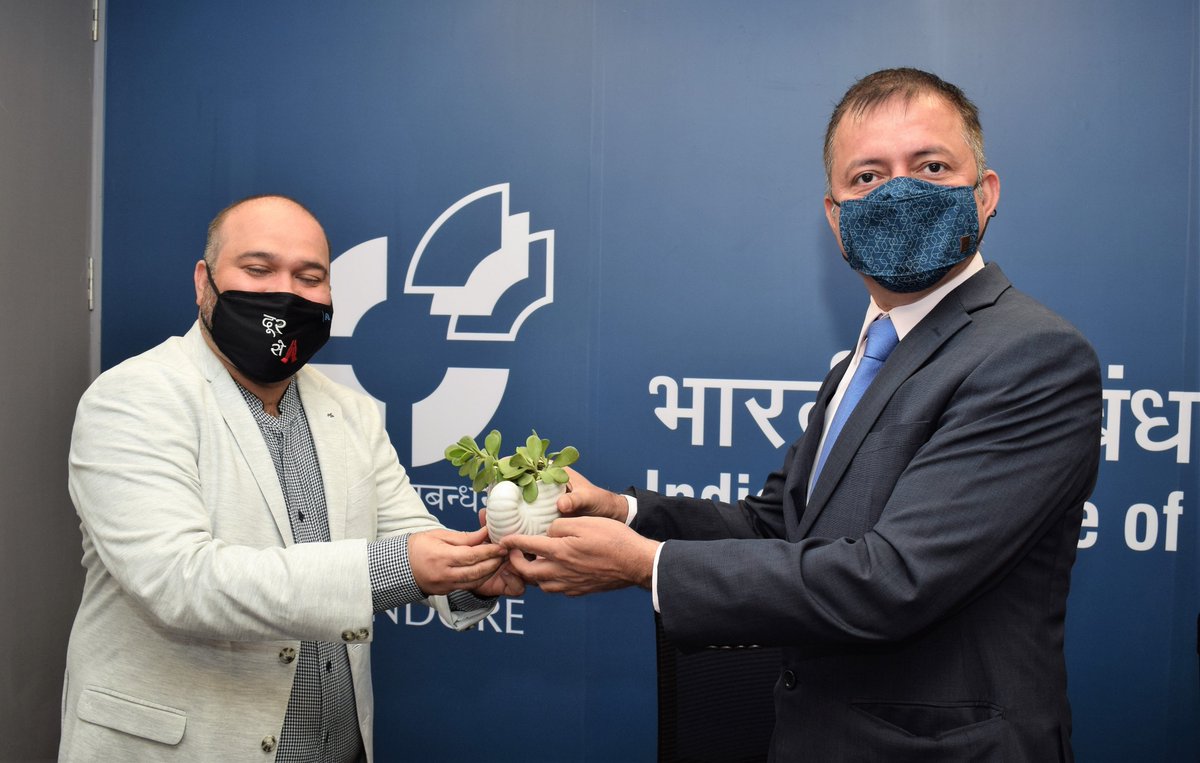 IIM_I's tweet photo. #IIMIOnline: We along with VC Now will jointly offer Virtual Learning Programme for Executives (#VLPE). Classes will be conducted from this studio.
In pics: Prof. @askhimanshurai, Director, #IIMI; Prof. @rajhans111, Coordinator, VLPE & Mr. Tushar Laddha, Associate, VCNow. https://t.co/JY3CuqHDJs