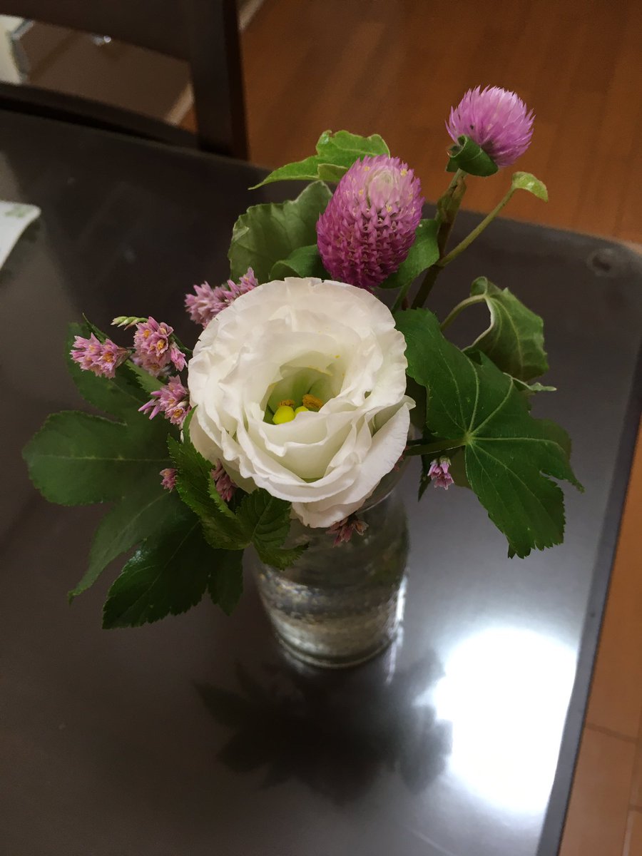 Chi7Mai's tweet photo. 今週のお花。
白いトルコキキョウが爽やか✨
#blumee life
#花のある暮らし https://t.co/L25qb5wv1l