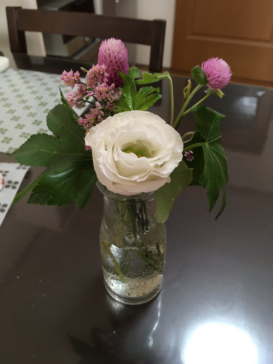 Chi7Mai's tweet photo. 今週のお花。
白いトルコキキョウが爽やか✨
#blumee life
#花のある暮らし https://t.co/L25qb5wv1l