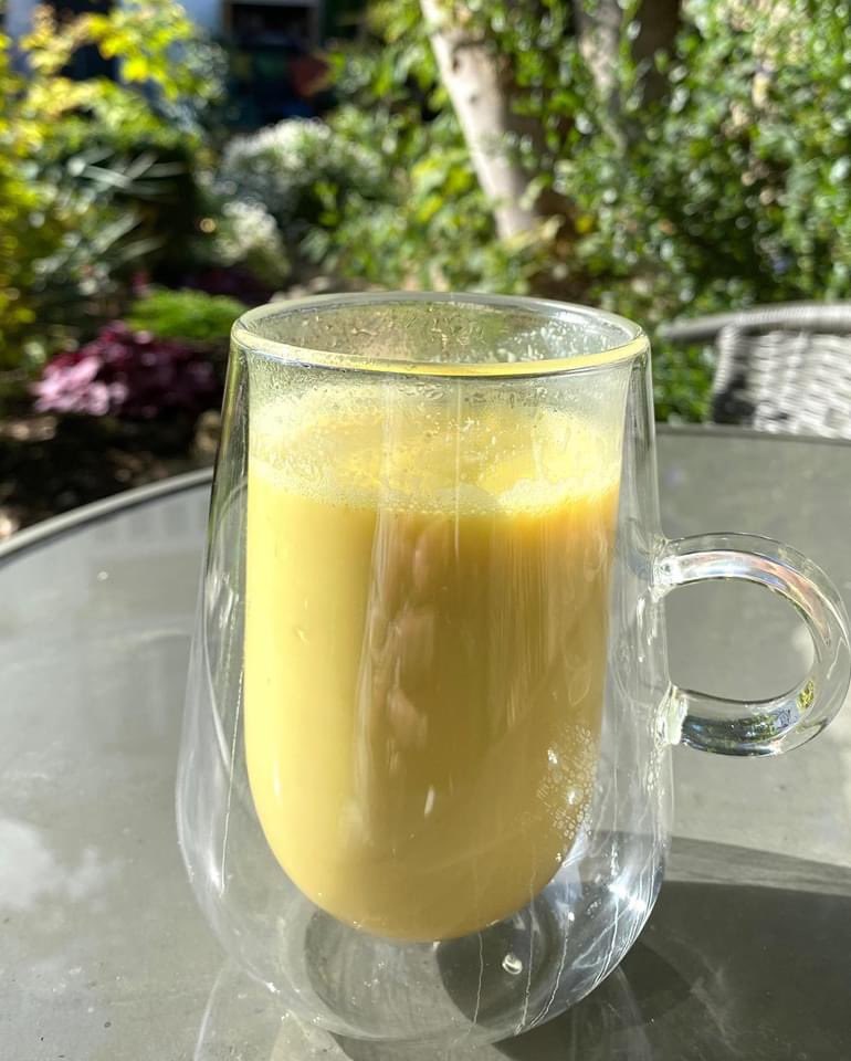 HHolmedale's tweet photo. Enjoying the sunshine whilst it was shining yesterday โ๏ธ having a nice turmeric latte too ๐ off to @CatsLlandudno all day so see yโall later ๐ป
#homestyling #homeaccounts #beautifulhomesfeature #interioraccounts #darkinteriors #homedecorblogger https://t.co/C8JV0TNAGx