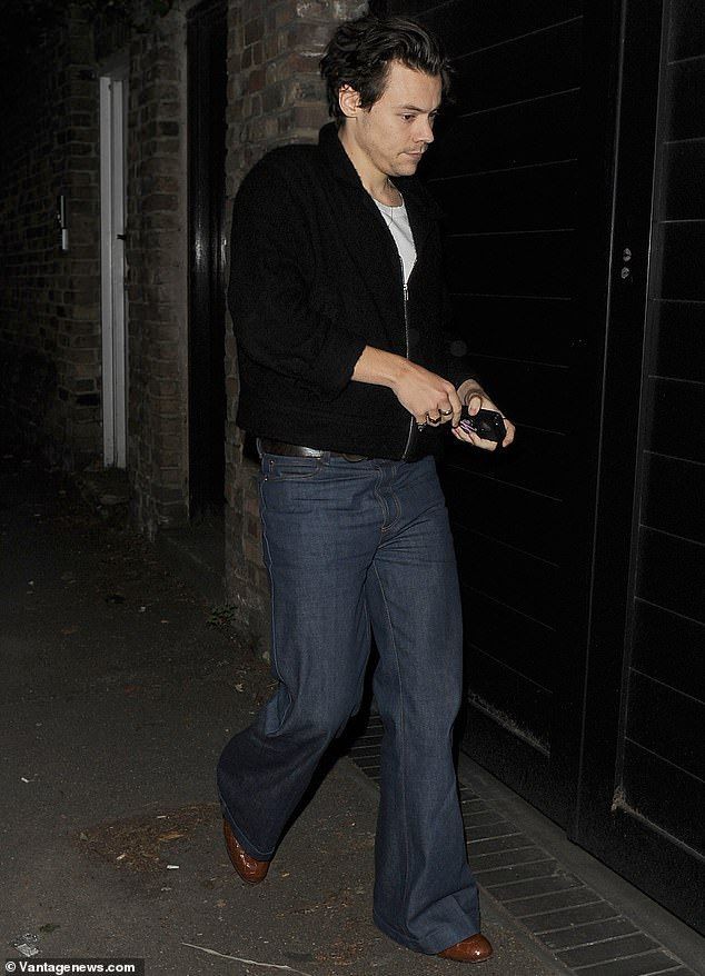 preeti_singh_HS's tweet photo. Some unseen photos of harry styles
Jul 2019
#HarryStyles #Harrystylesupdate https://t.co/M0c7DES76d