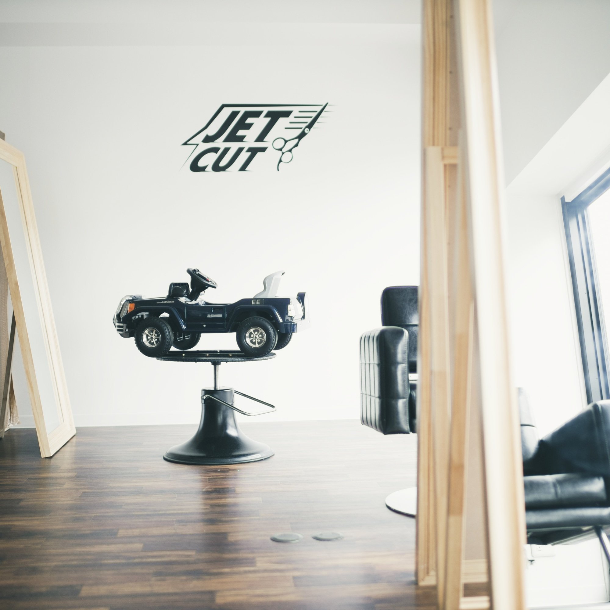Jetcut 東陽町 メニュー紹介 キッズカット 10 平日1100円 当店では子供専用椅子もあります Jetcut 東陽町 江東区 1000円カット 千円カット 理容室 メンズサロン メンズカット 安く早くかっこよく T Co Swhhugv3lv Twitter