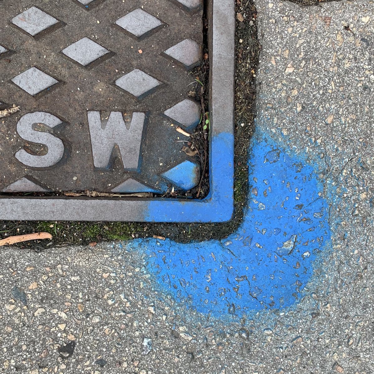 kbwoodnews's tweet photo. SW London
South West
diamonds encased
edged by lines
together with
a round of blue
on this
september
#funfriday
#conversational #poetry
#blue #black #grey
#geometry
#industrialcolour #colour
#geometricspaces
#urbanexplorer
#placebasedartist
#kbwoodnews
stay safe π https://t.co/yi0tvogU2Y