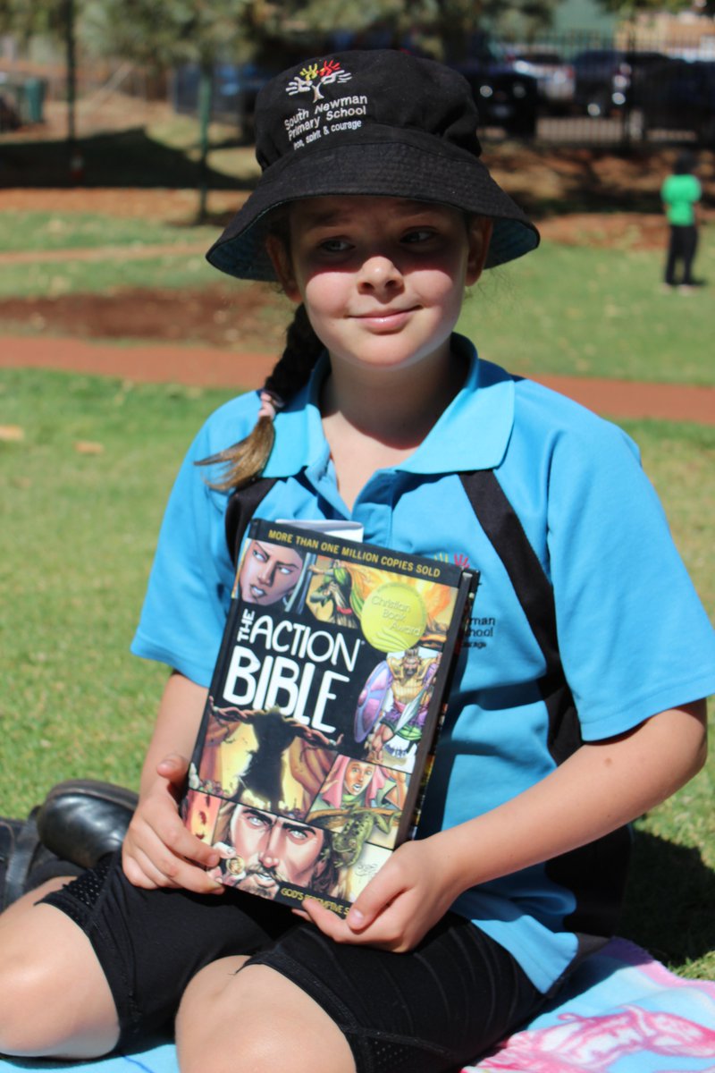 SouthNewmanPS's tweet photo. Books, blankets and biscuits picnic today for Book Week! #CBCA2020 @TheCBCA @WA_Edu_News @katiewallace50 https://t.co/CHE3AwHBmB