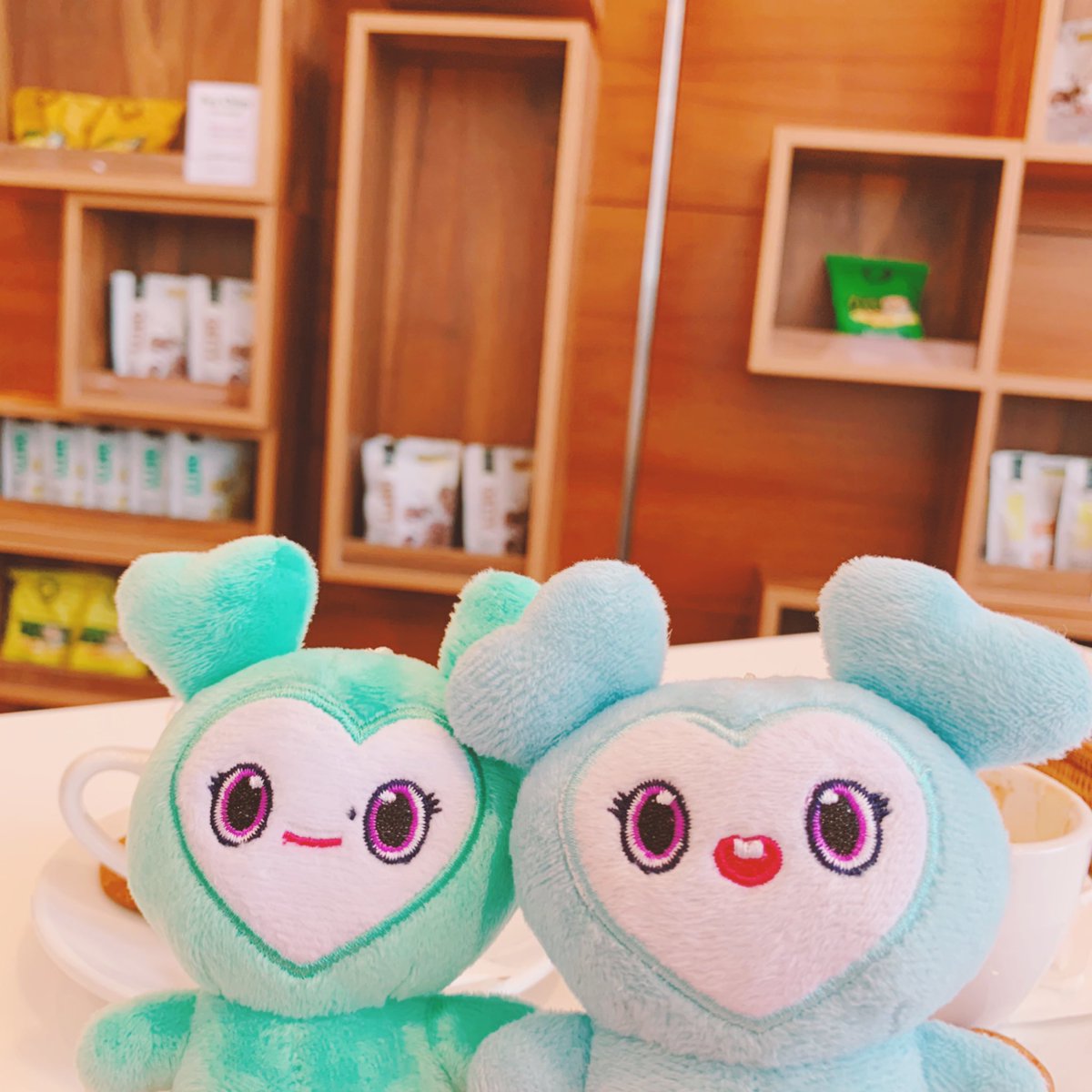 navelystrail's tweet photo. coffee break with navely &amp; mively!~
^♡^ https://t.co/9cuwDVLOA8