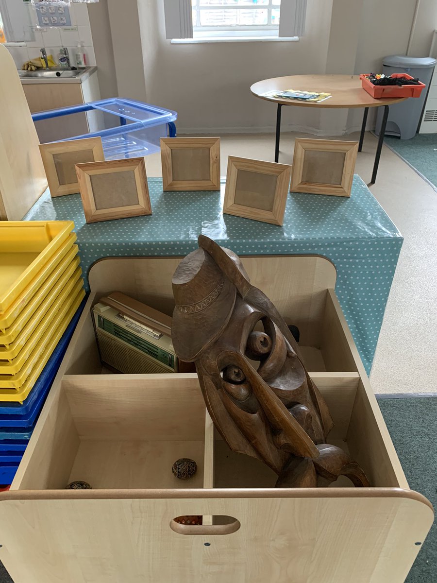 TH_Reception's tweet photo. Good morning @THWrens ... 👀 look at our new ‘curiosity cube’ - I wonder what we will see in here over the year 🤔? #TeamWrensTH #curiosityTH #THLearnEY @TangHallPrimary @PathfinderMAT https://t.co/iM9zwKFax0