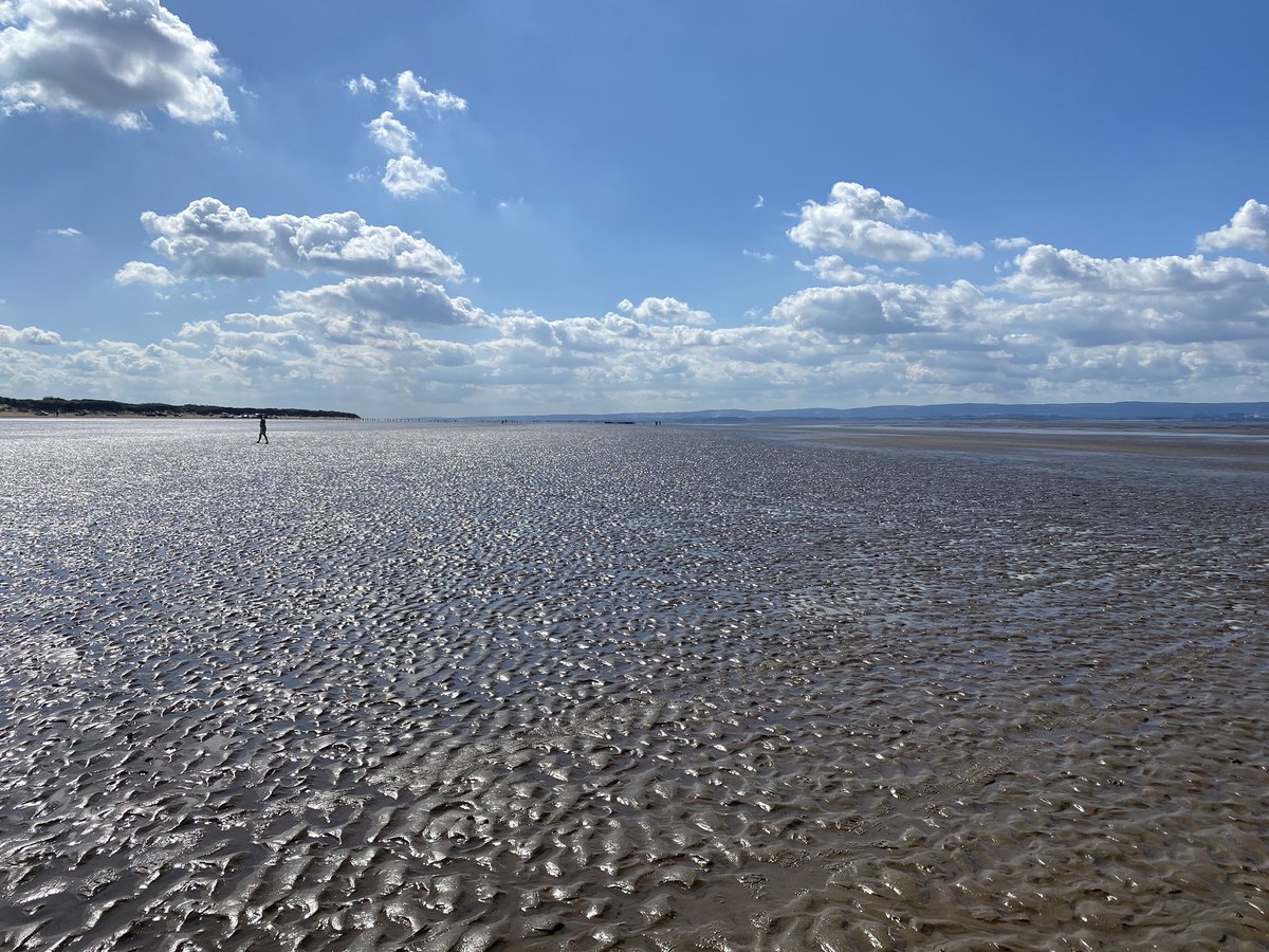 SomersetCool's tweet photo. Morning. This week has been a bit of a blur, but just wanted to say thanks for your likes, RT’s &amp; chat this week 😊 Here’s another shot from the beautiful #berrowbeach to ease us into Friday. Have a good one 💙 #FridayFeeling https://t.co/z3b5nSbAEo