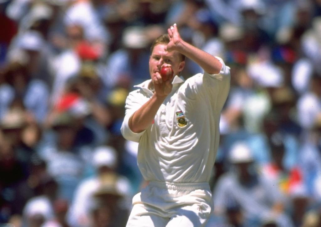 🔸 49 Tests, 171 ODIs
🔸 5482 runs
🔸 272 wickets

His match-winning 8/64 against India in Kolkata in 1996 are the best figures on debut by a South African 🔥 

Happy birthday, Lance Klusener!